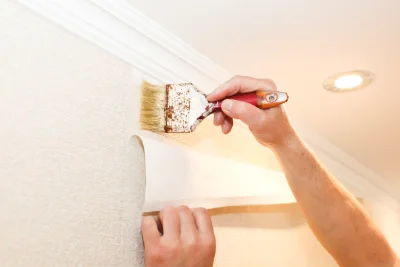 Pose de papier peint à Ouides — revêtements muraux et toiles de verre